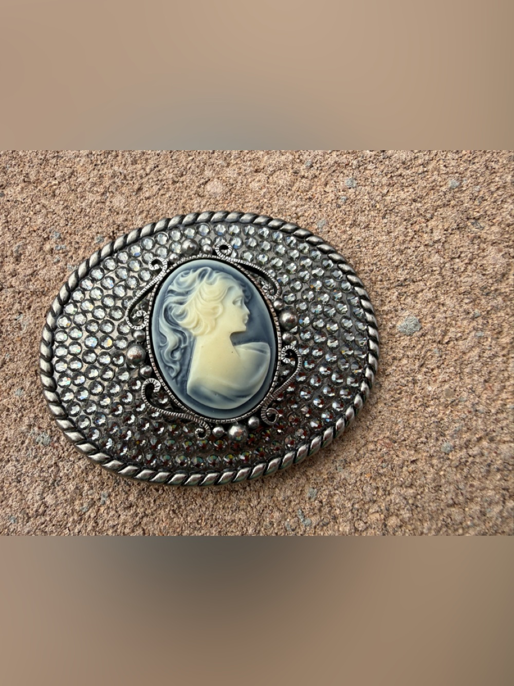 tage Western Cameo Rhinestone Belt Buckle Silver Tone Oval 3.5”